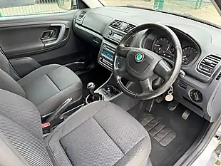 Used 2011 Skoda Fabia Elegance Silver - Interior and Exterior details 8