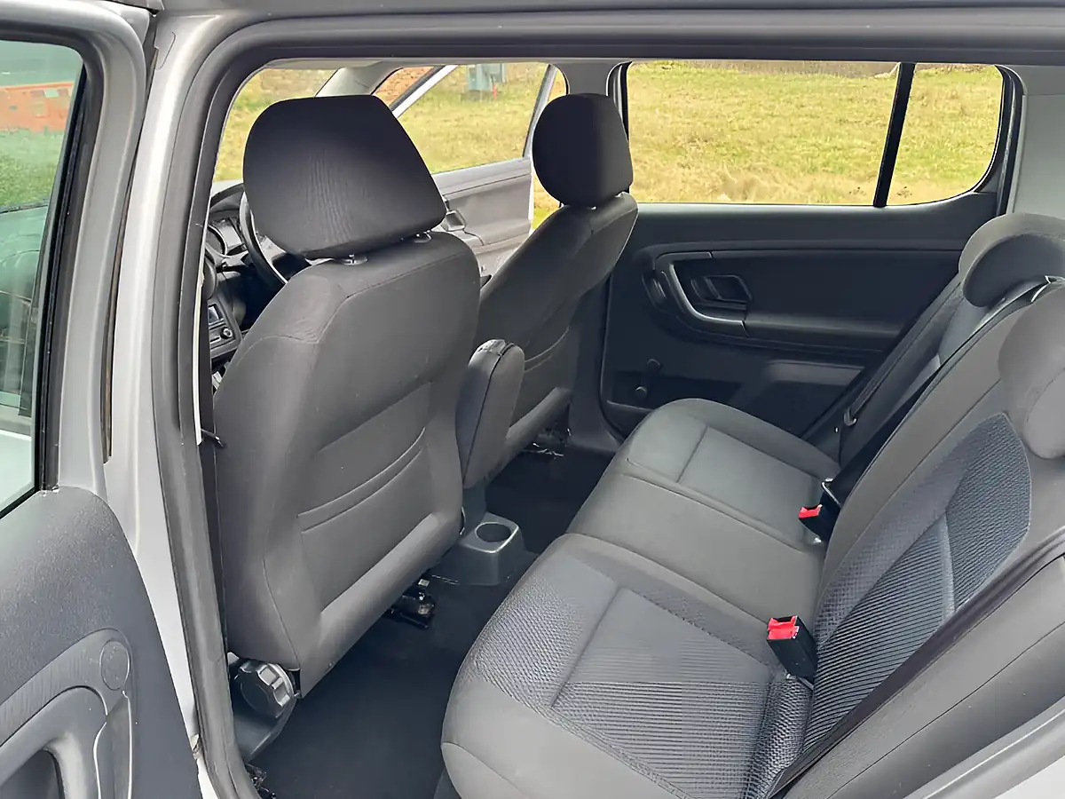 Used 2011 Skoda Fabia Elegance Silver - Interior and Exterior details 9