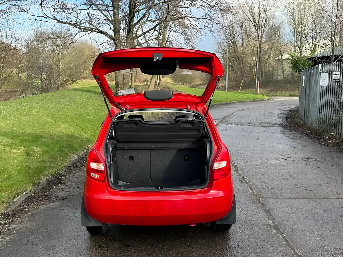 Used 2011 Skoda Fabia S Red - Interior and Exterior details 10