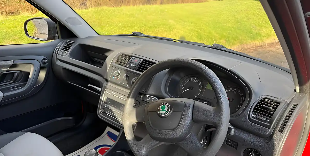 Used 2011 Skoda Fabia S Red - Interior and Exterior details 16