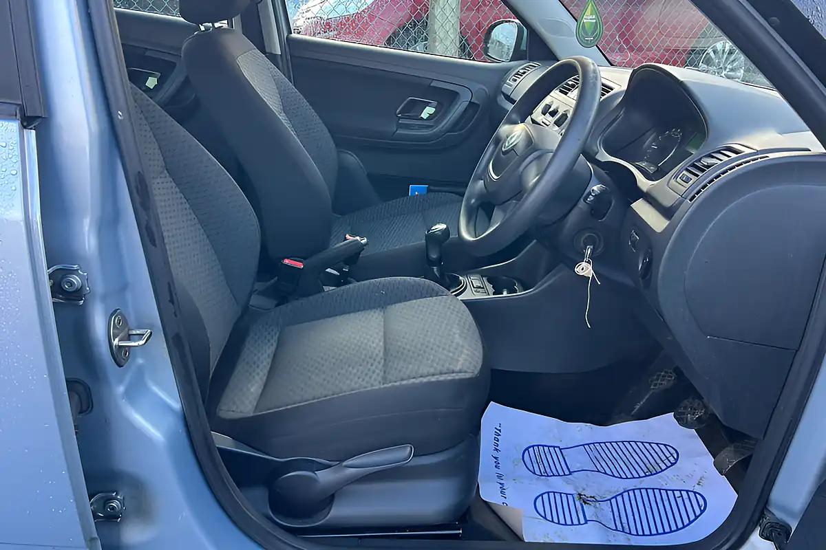 Used 2011 Skoda Fabia Se Silver - Interior and Exterior details 14