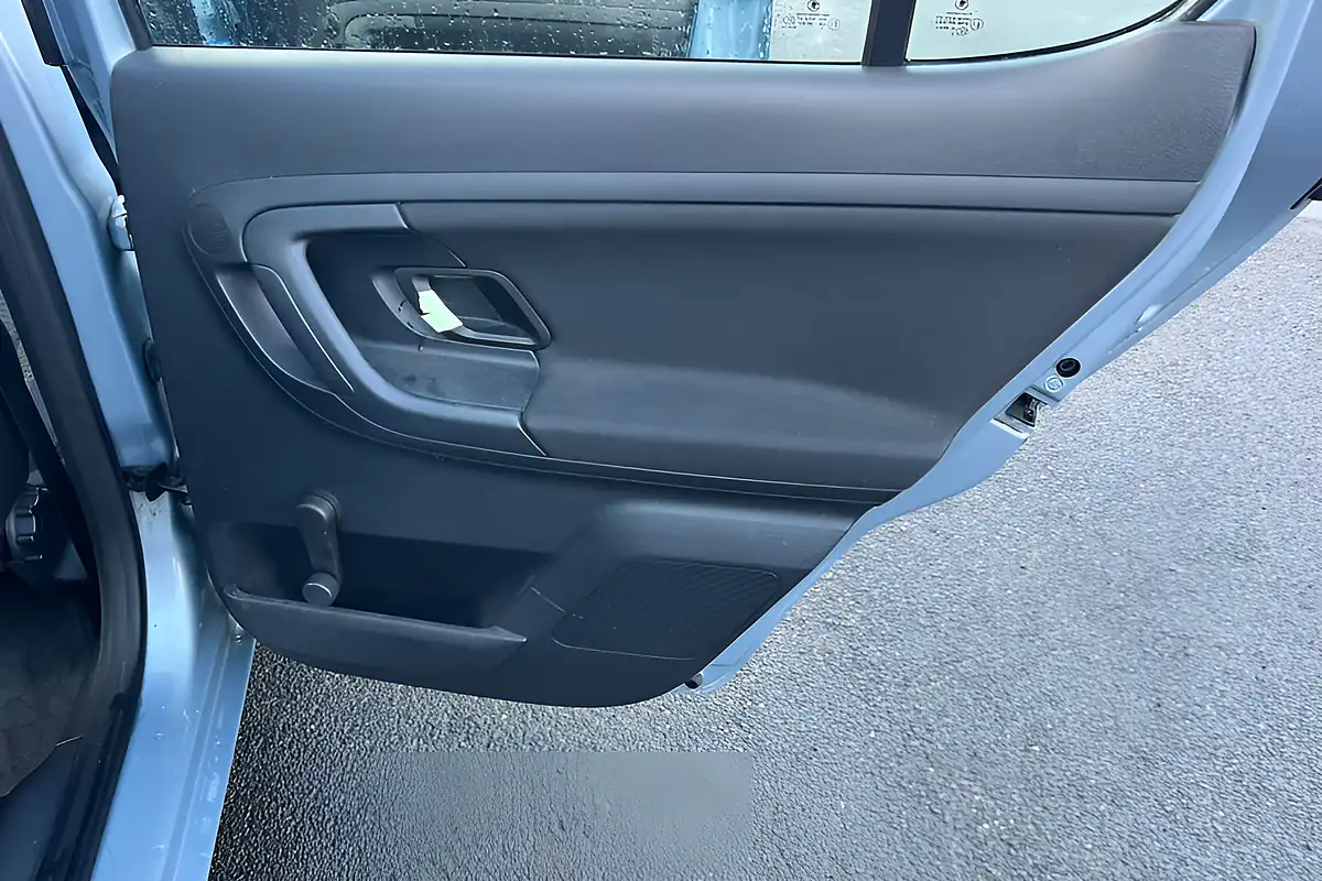 Used 2011 Skoda Fabia Se Silver - Interior and Exterior details 15