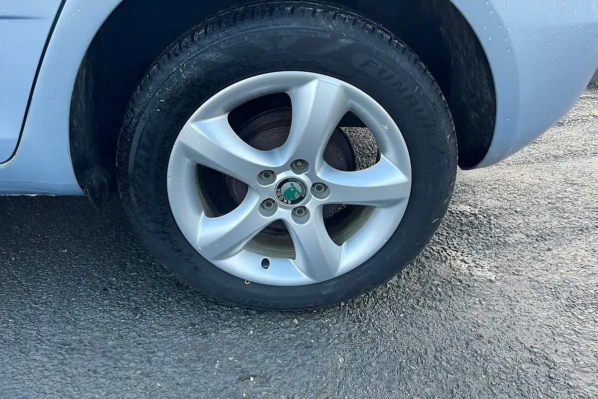 Used 2011 Skoda Fabia Se Silver - Interior and Exterior details 19