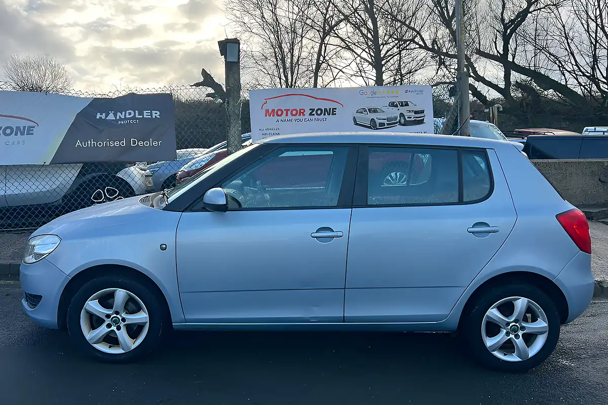 Used 2011 Skoda Fabia Se Silver - Interior and Exterior details 5
