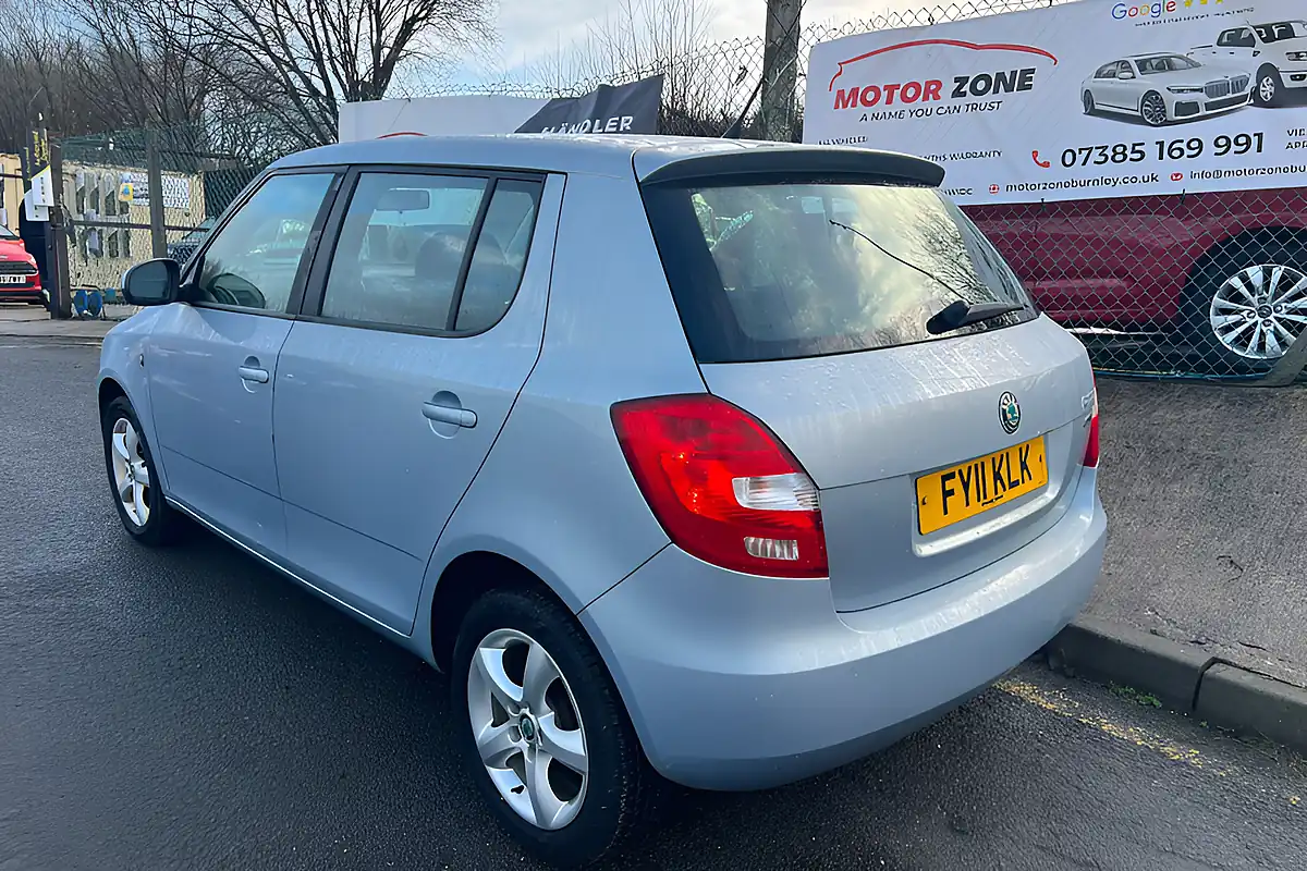 Used 2011 Skoda Fabia Se Silver - Interior and Exterior details 6