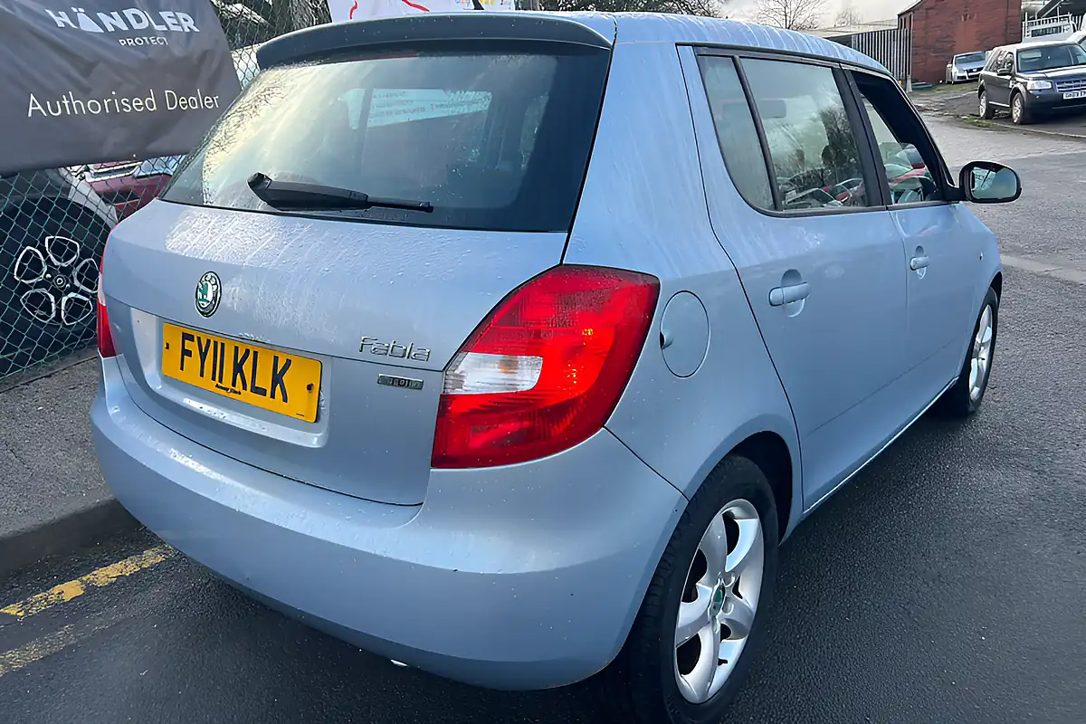 Used 2011 Skoda Fabia Se Silver - Interior and Exterior details 8