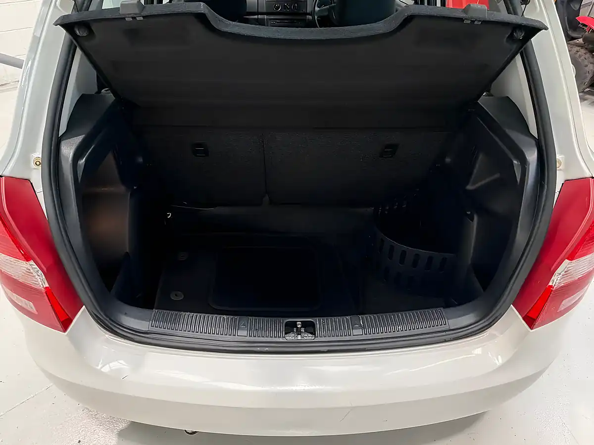 Used 2011 Skoda Fabia Se White - Interior and Exterior details 12
