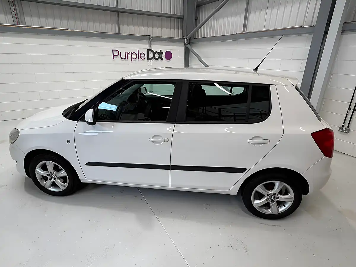 Used 2011 Skoda Fabia Se White - Interior and Exterior details 4
