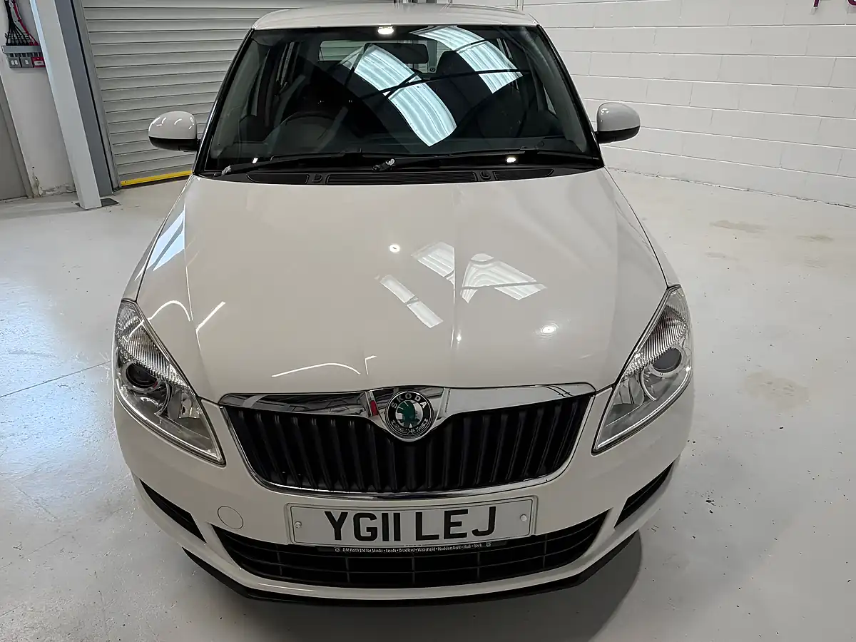 Used 2011 Skoda Fabia Se White - Interior and Exterior details 5