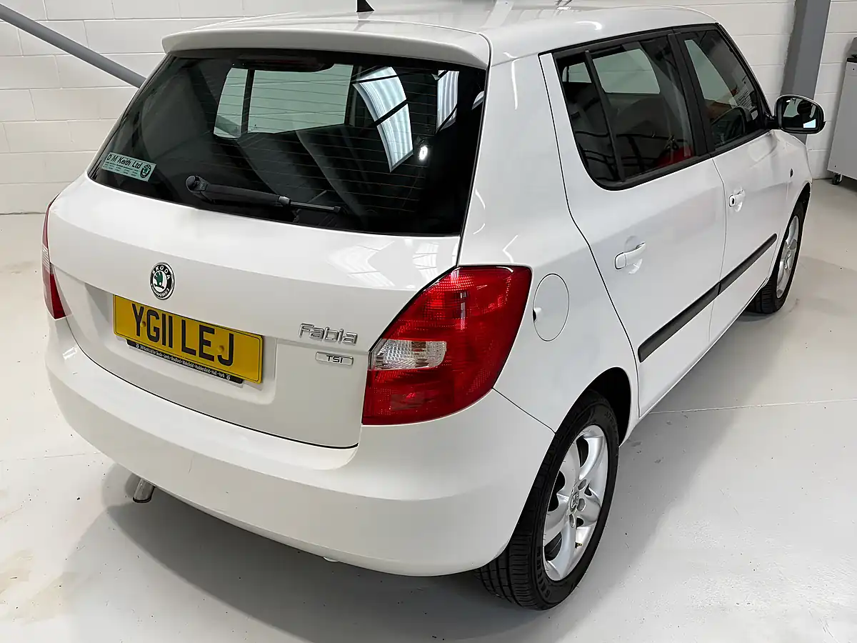 Used 2011 Skoda Fabia Se White - Interior and Exterior details 7