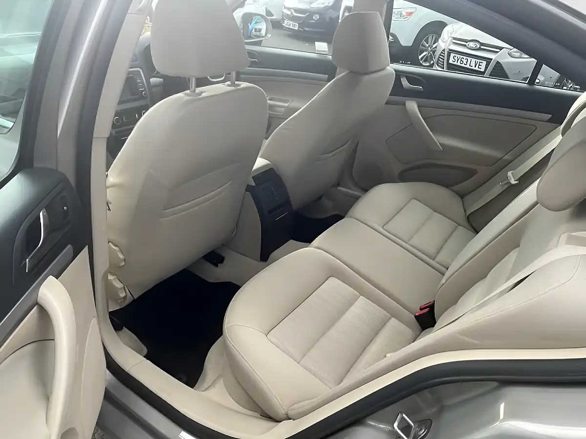 Used 2011 Skoda Octavia Elegance Beige - Interior and Exterior details 12