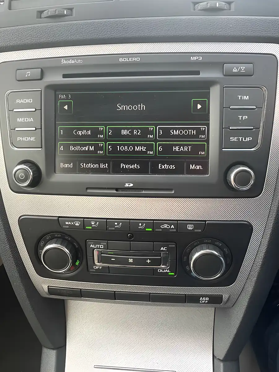 Used 2011 Skoda Octavia Elegance Beige - Interior and Exterior details 13