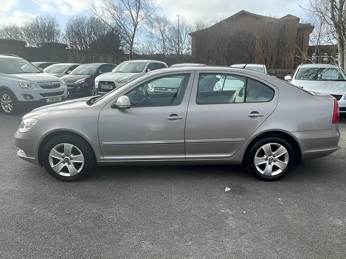 Used 2011 Skoda Octavia Elegance Beige - Interior and Exterior details 5