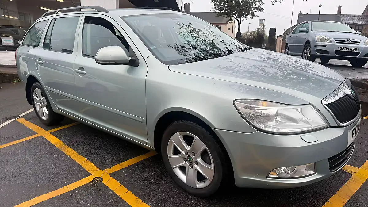 Used 2011 Skoda Octavia Elegance Metallic Green - Front View
