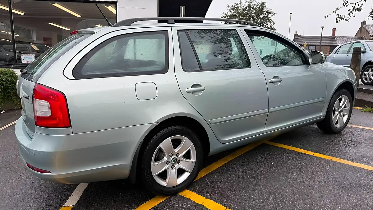 Used 2011 Skoda Octavia Elegance Metallic Green - Interior and Exterior details 10