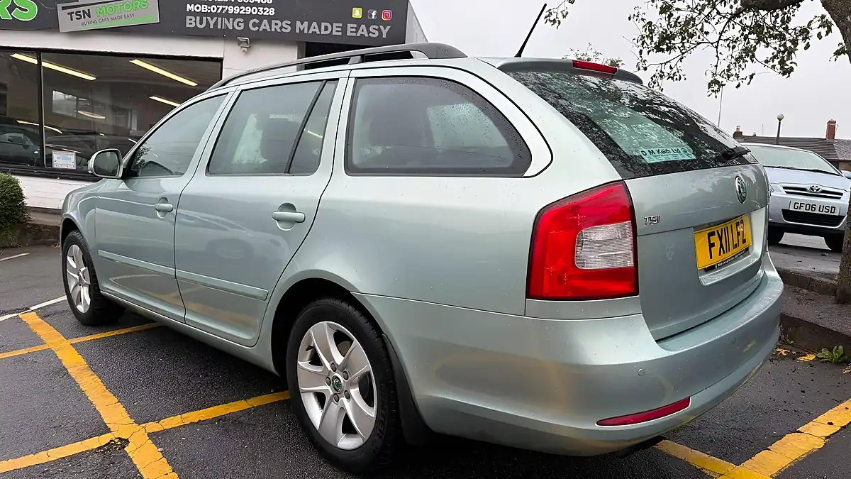 Used 2011 Skoda Octavia Elegance Metallic Green - Interior and Exterior details 11