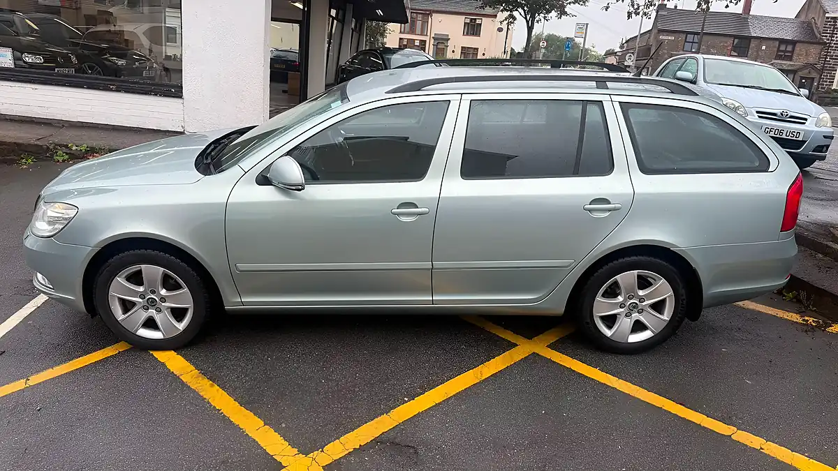 Used 2011 Skoda Octavia Elegance Metallic Green - Interior and Exterior details 13