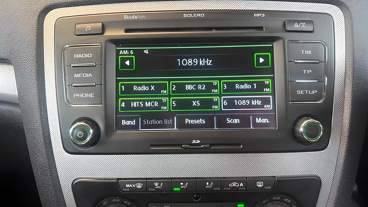 Used 2011 Skoda Octavia Elegance Metallic Green - Interior and Exterior details 14