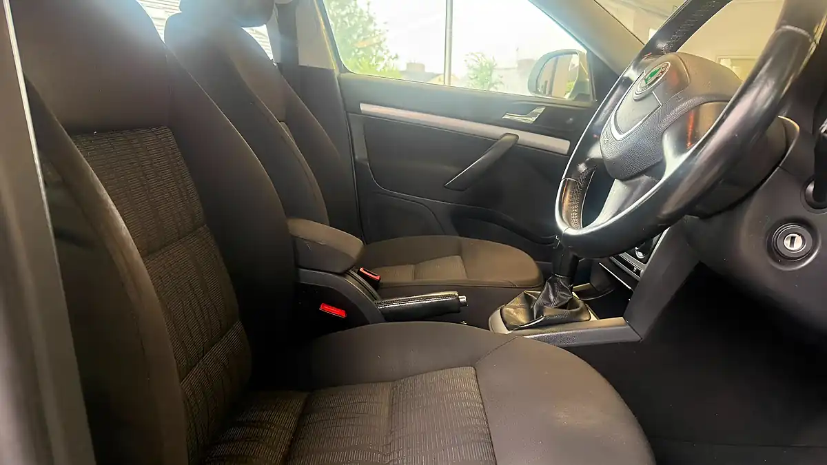 Used 2011 Skoda Octavia Elegance Metallic Green - Interior and Exterior details 15