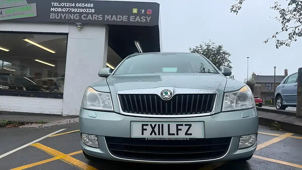 Used 2011 Skoda Octavia Elegance Metallic Green - Interior and Exterior details 2