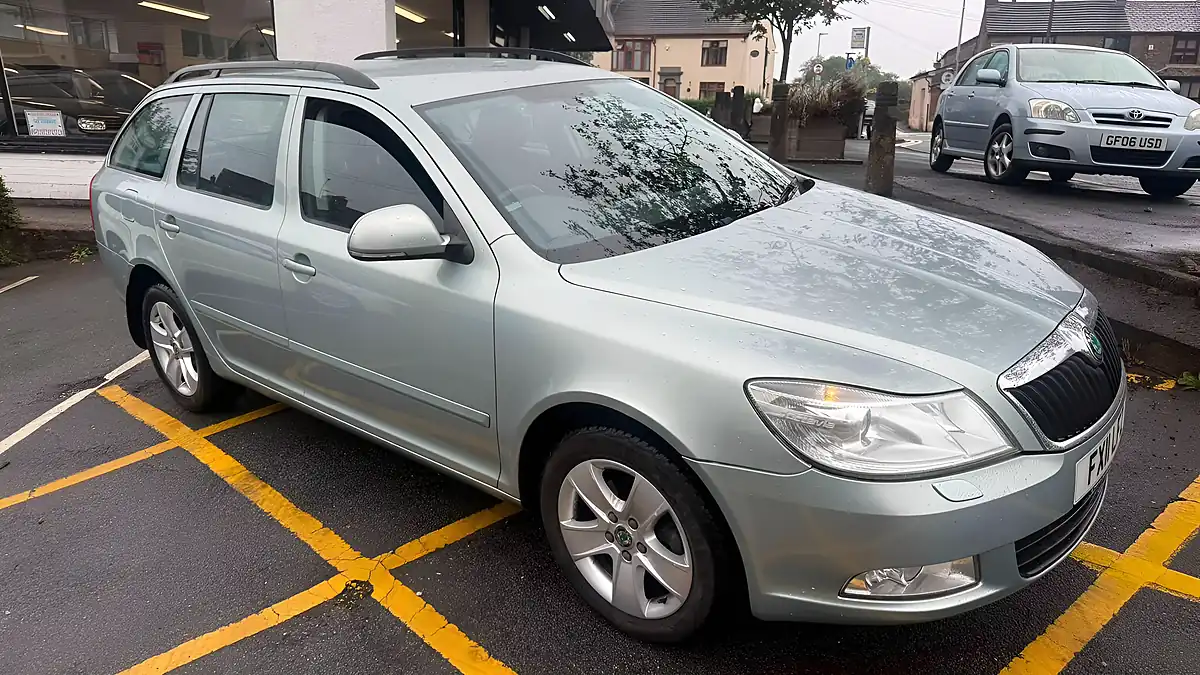 Used 2011 Skoda Octavia Elegance Metallic Green - Interior and Exterior details 5