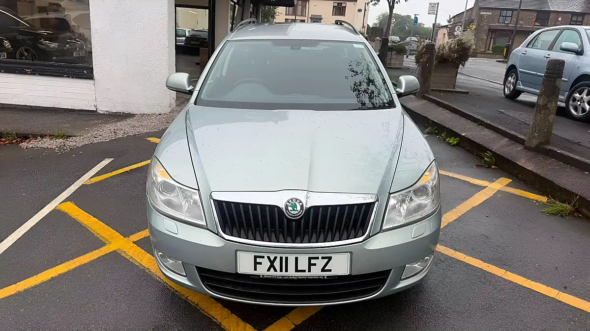 Used 2011 Skoda Octavia Elegance Metallic Green - Interior and Exterior details 6
