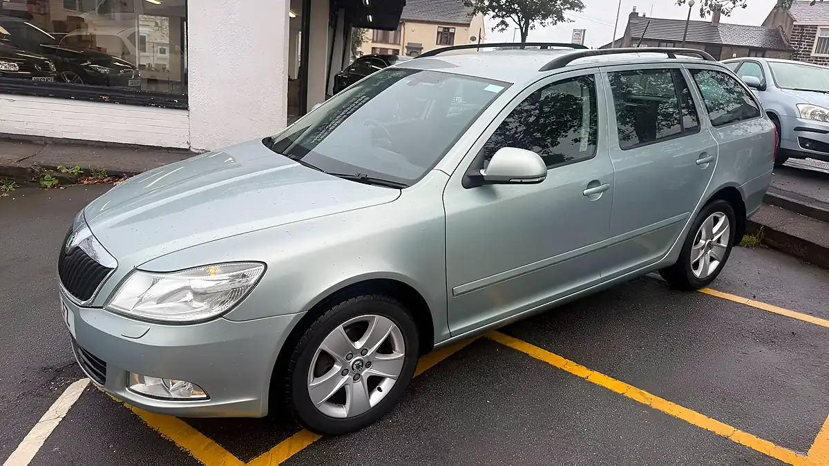 Used 2011 Skoda Octavia Elegance Metallic Green - Interior and Exterior details 7