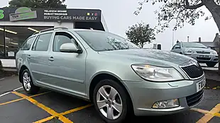 Used 2011 Skoda Octavia Elegance Metallic Green - Interior and Exterior details 8