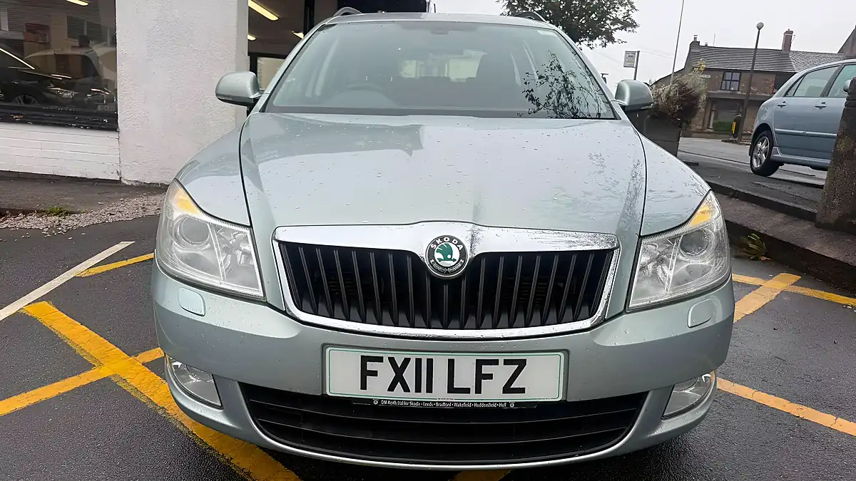 Used 2011 Skoda Octavia Elegance Metallic Green - Interior and Exterior details 9