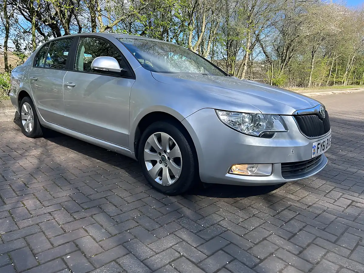 Used 2011 Skoda Superb S Silver - Interior and Exterior details 4