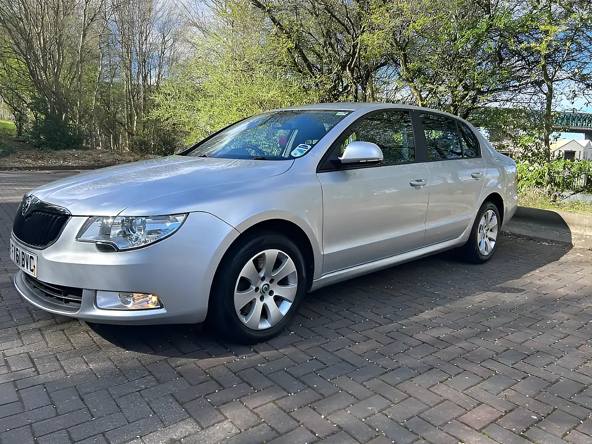 Used 2011 Skoda Superb S Silver - Interior and Exterior details 8