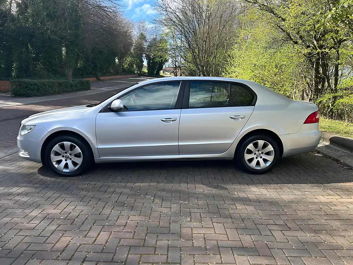 Used 2011 Skoda Superb S Silver - Interior and Exterior details 9