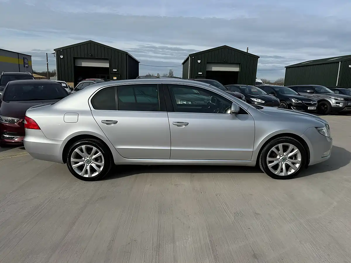 Used 2011 Skoda Superb Se Plus Silver - Interior and Exterior details 10