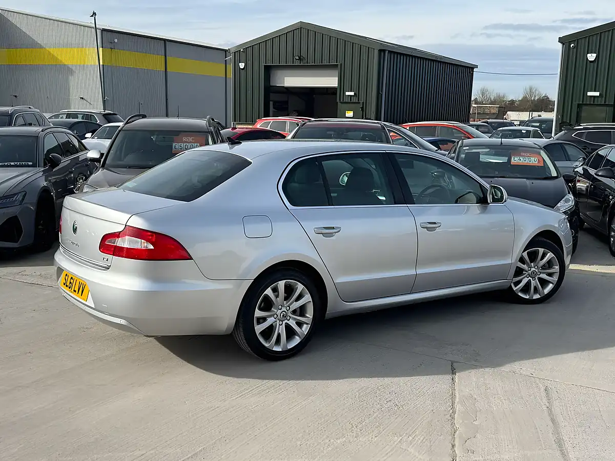 Used 2011 Skoda Superb Se Plus Silver - Interior and Exterior details 11