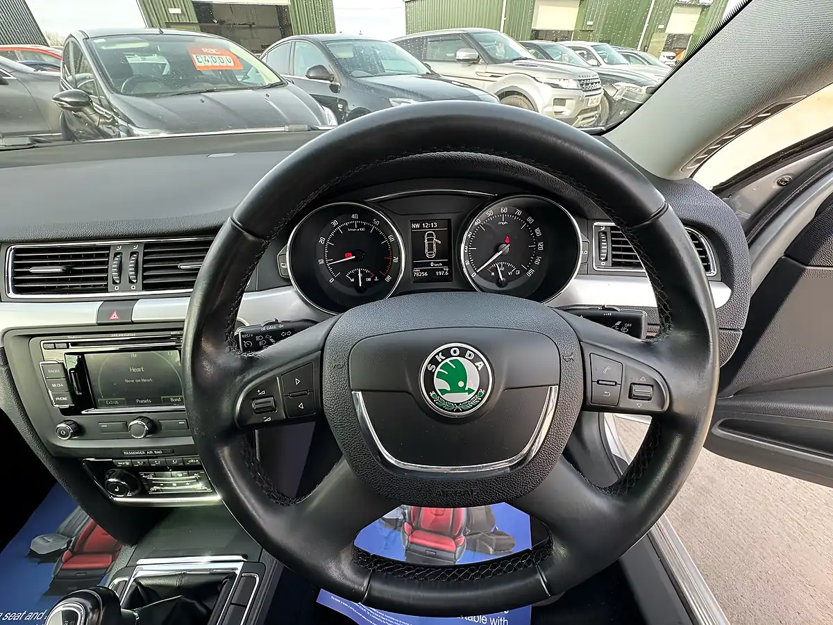 Used 2011 Skoda Superb Se Plus Silver - Interior and Exterior details 14