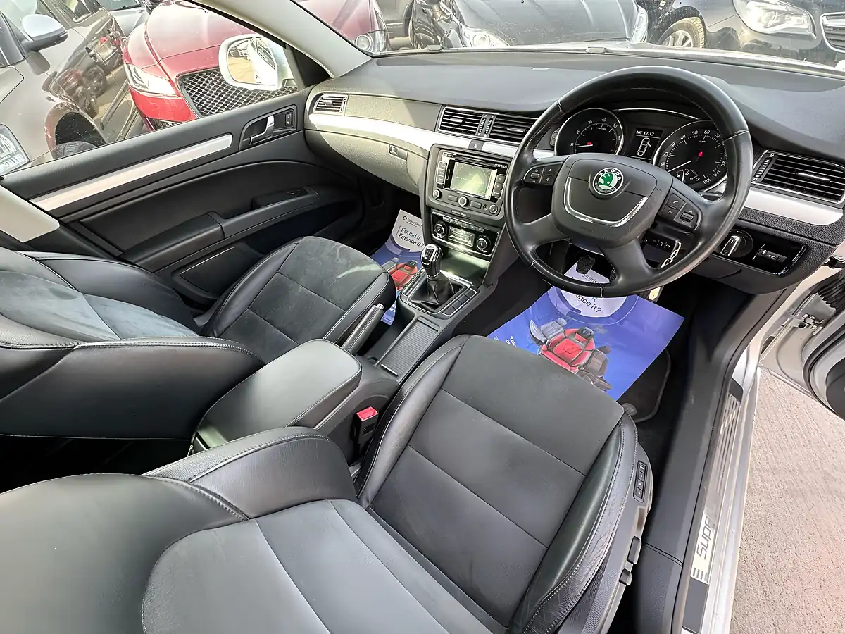 Used 2011 Skoda Superb Se Plus Silver - Interior and Exterior details 17