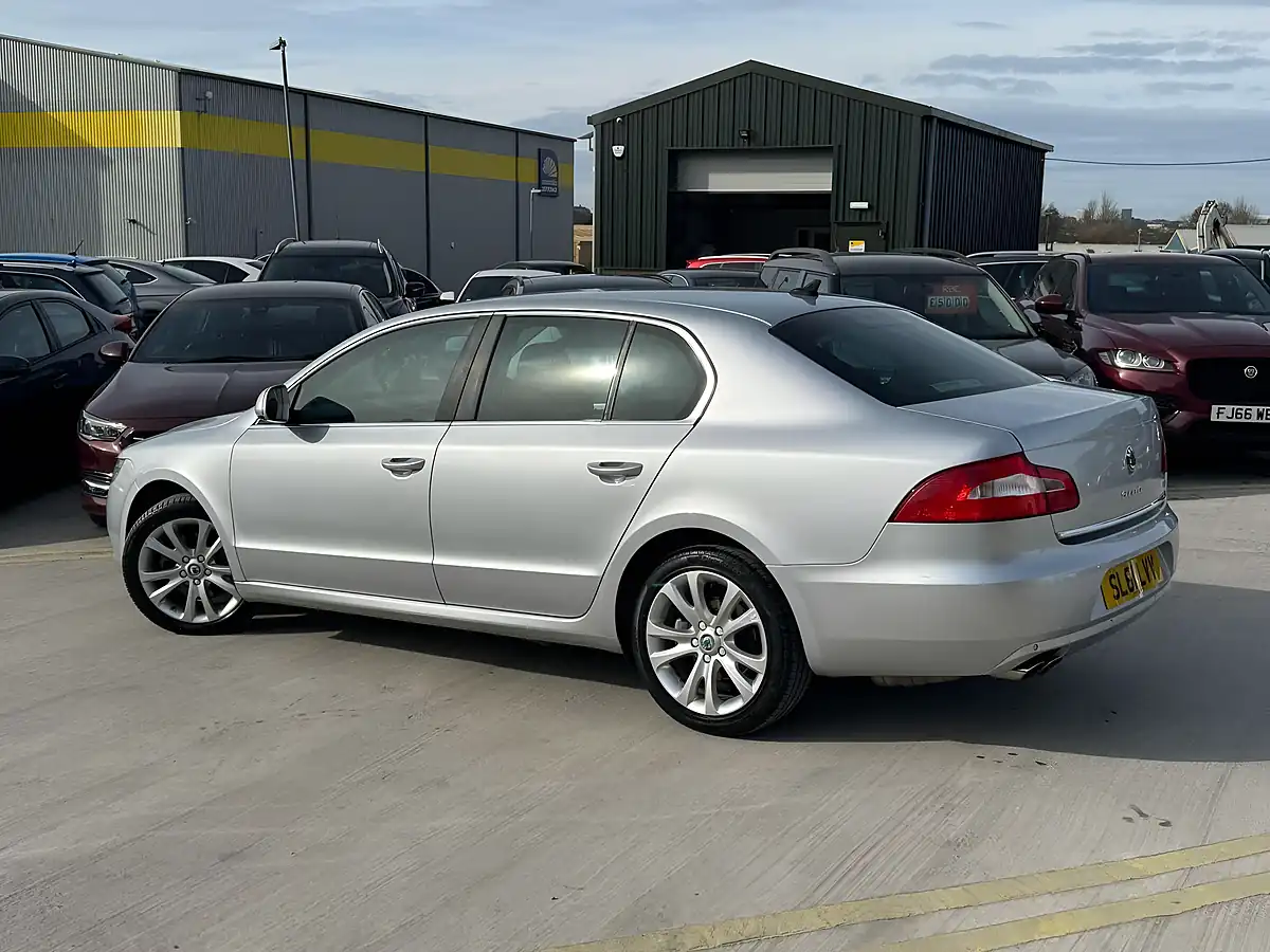 Used 2011 Skoda Superb Se Plus Silver - Interior and Exterior details 4