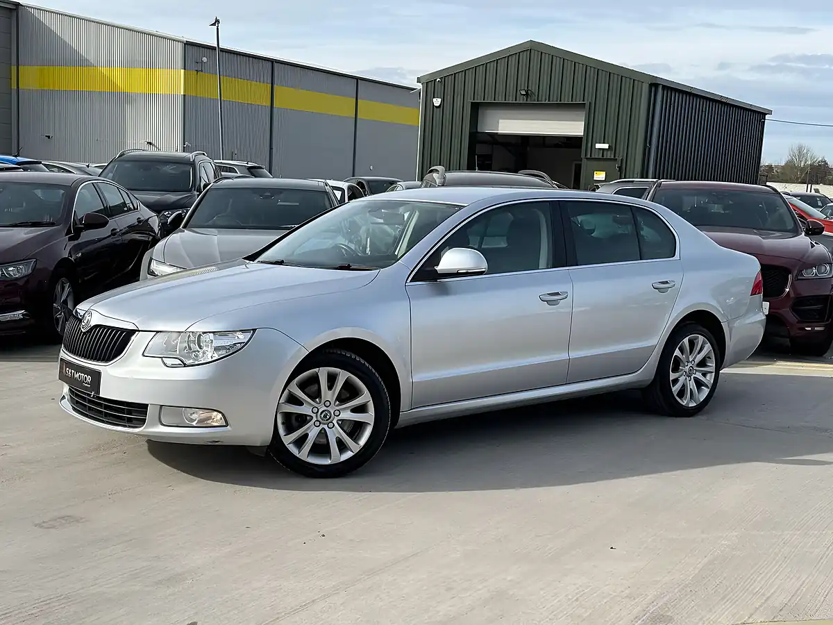 Used 2011 Skoda Superb Se Plus Silver - Interior and Exterior details 6