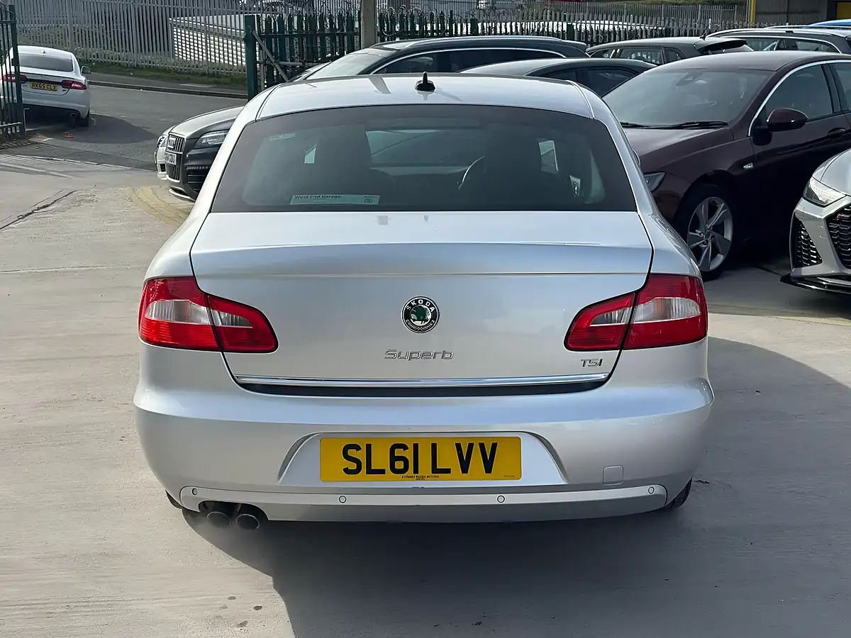 Used 2011 Skoda Superb Se Plus Silver - Interior and Exterior details 9