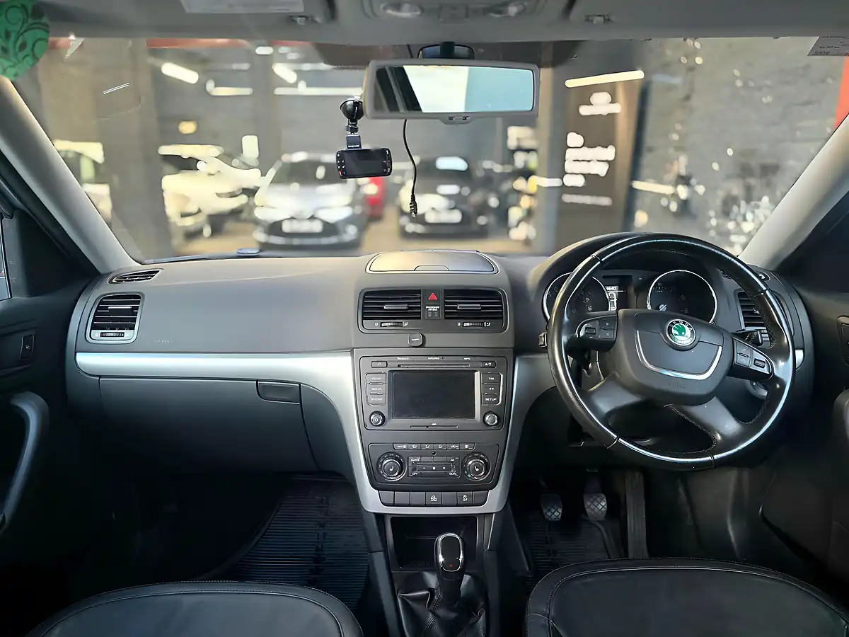 Used 2011 Skoda Yeti Elegance Blue - Interior and Exterior details 12
