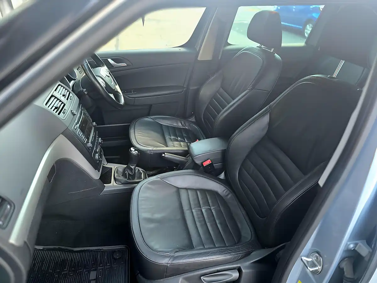 Used 2011 Skoda Yeti Elegance Blue - Interior and Exterior details 13