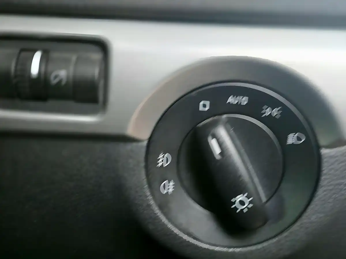 Used 2011 Skoda Yeti Elegance Blue - Interior and Exterior details 18