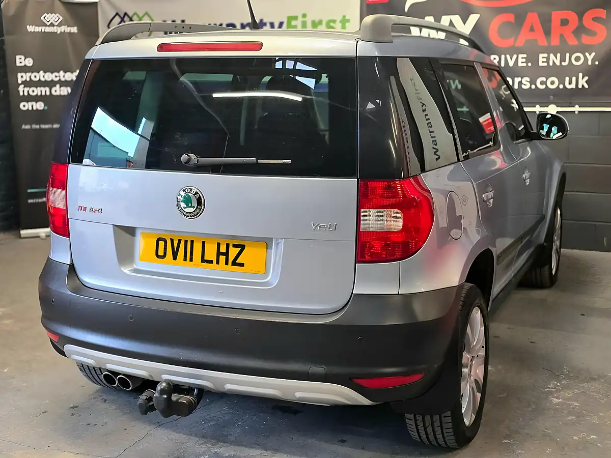 Used 2011 Skoda Yeti Elegance Blue - Interior and Exterior details 8
