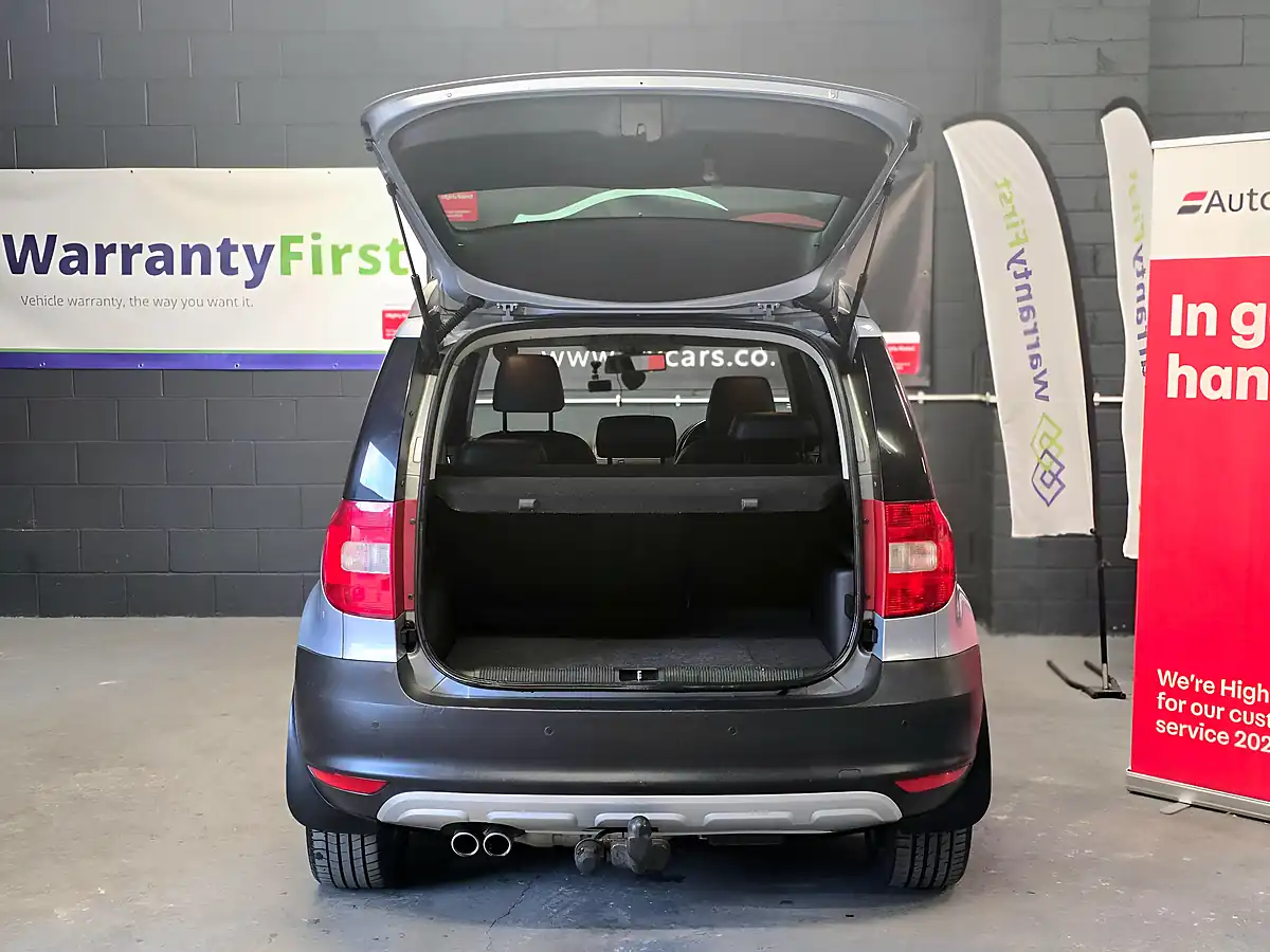 Used 2011 Skoda Yeti Elegance Blue - Interior and Exterior details 9