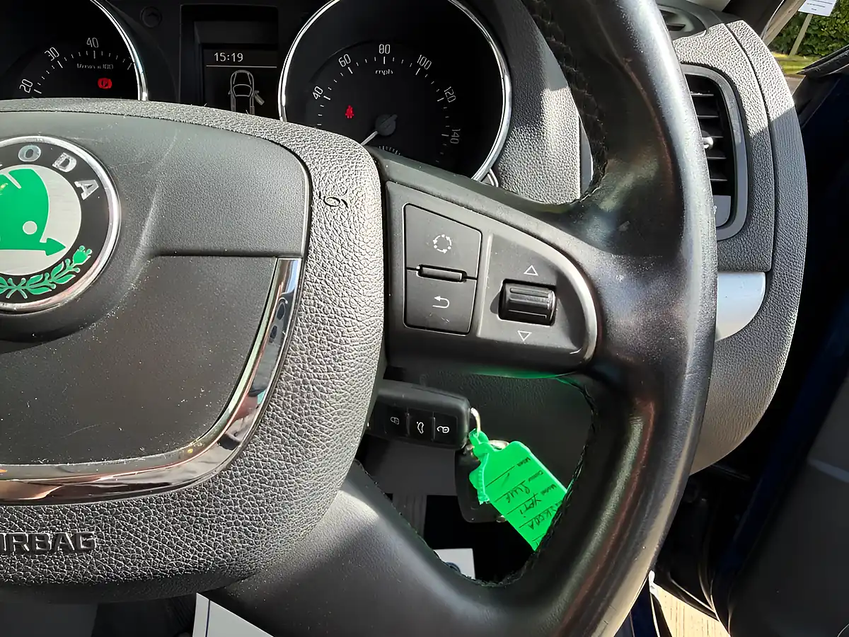 Used 2011 Skoda Yeti Se Blue - Interior and Exterior details 14