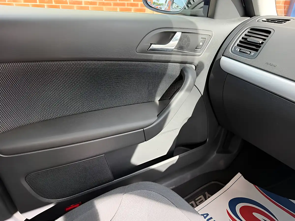 Used 2011 Skoda Yeti Se Blue - Interior and Exterior details 15