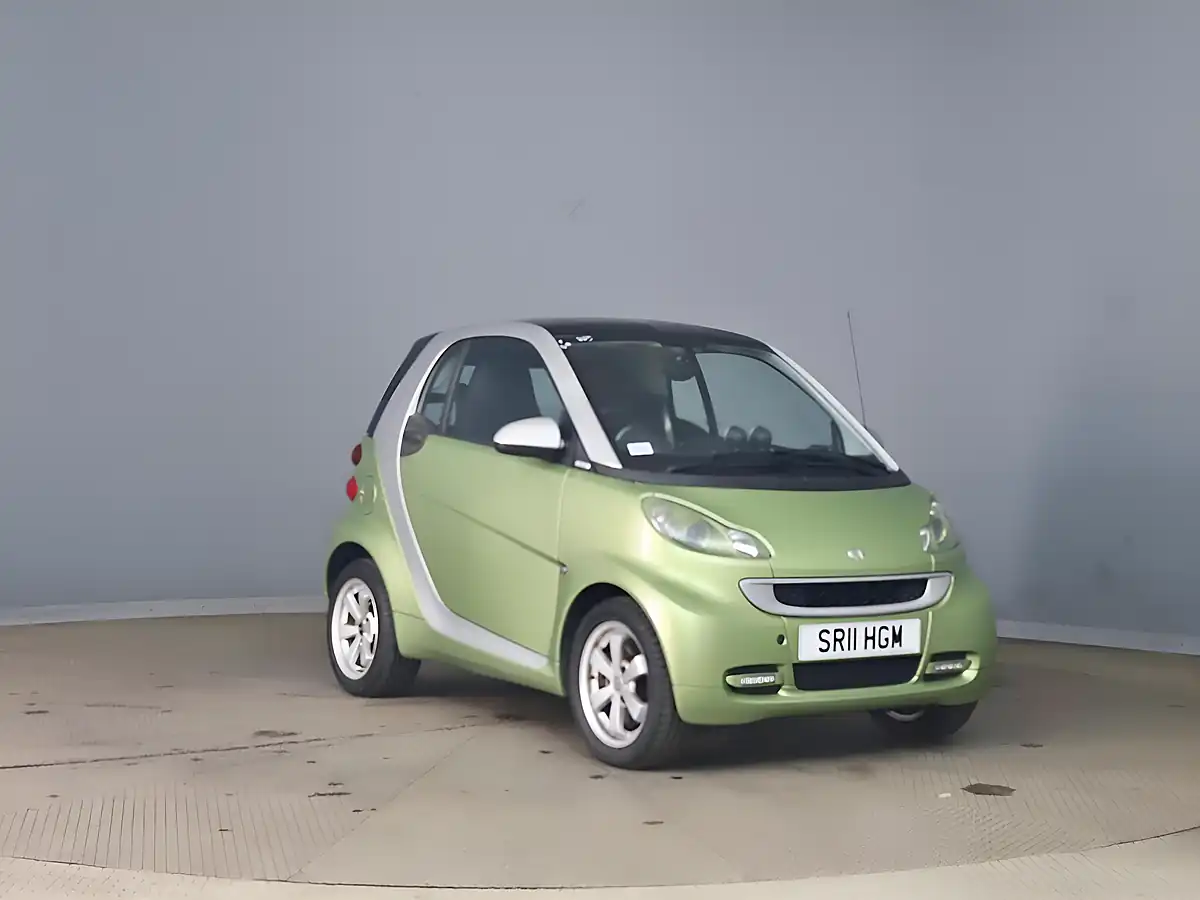 Used 2011 Smart Fortwo Passion Softtouch Silver - Interior and Exterior details 10