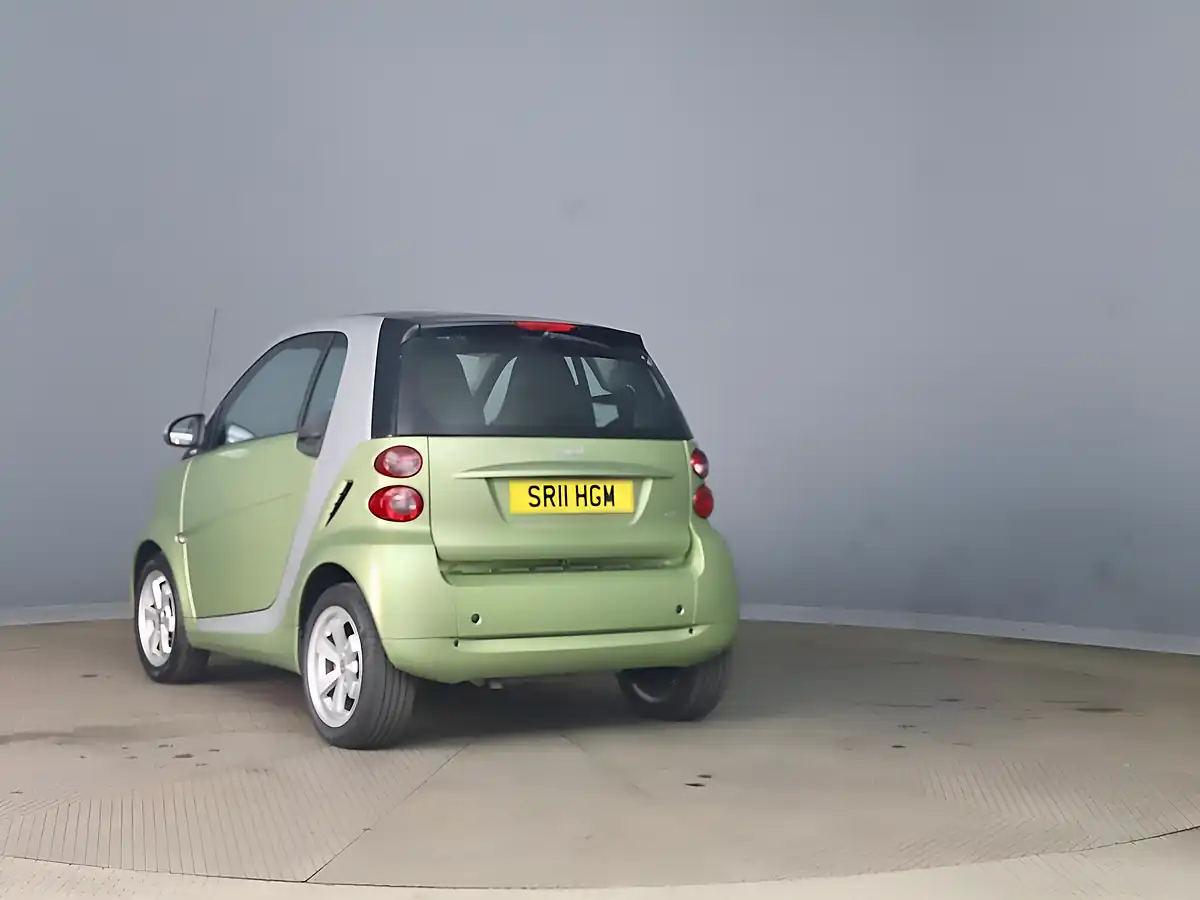 Used 2011 Smart Fortwo Passion Softtouch Silver - Interior and Exterior details 4