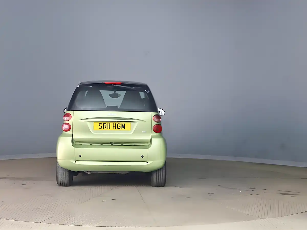 Used 2011 Smart Fortwo Passion Softtouch Silver - Interior and Exterior details 5