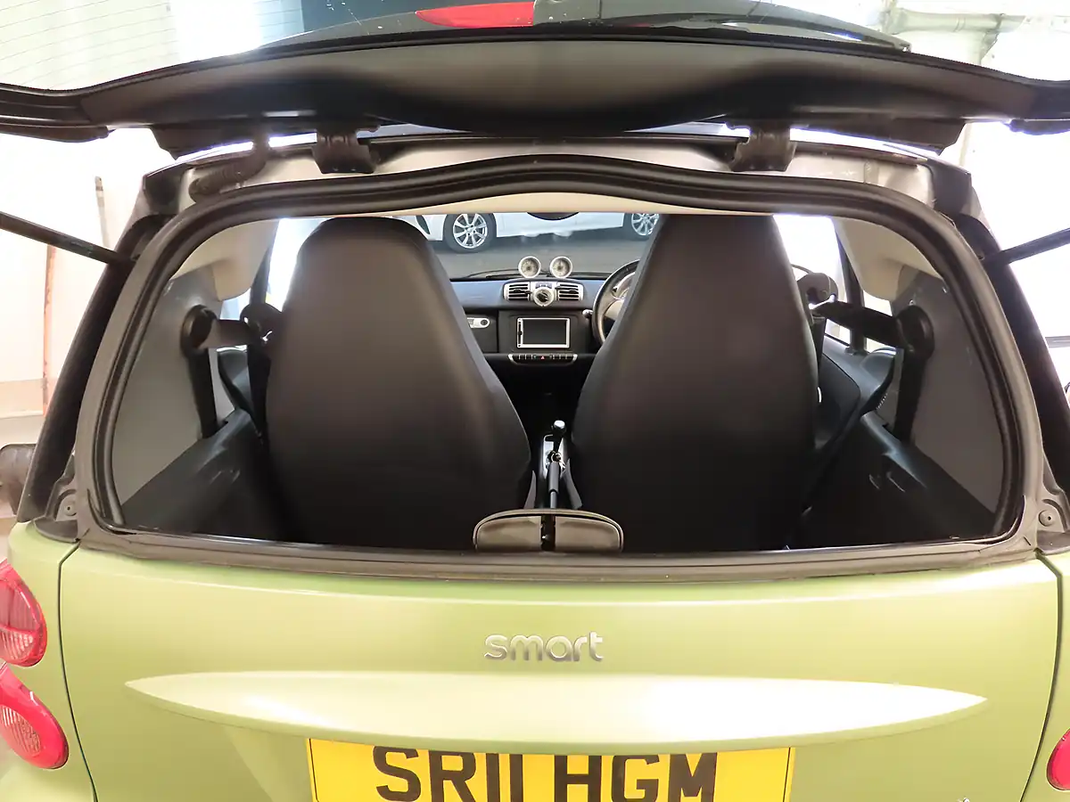 Used 2011 Smart Fortwo Passion Softtouch Silver - Interior and Exterior details 6